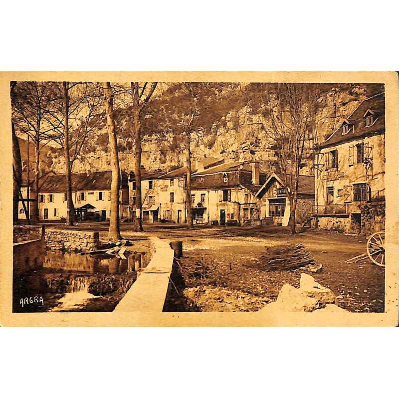 ABAO 46 - Lot [46] Cabrerets - Place de la Poste. Le Communal.