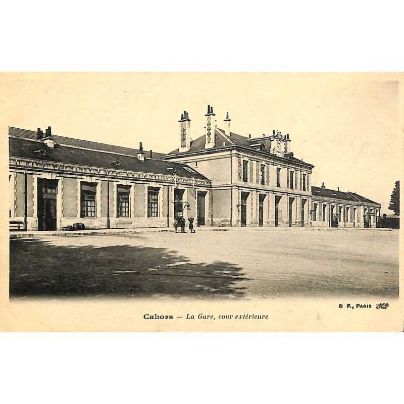 ABAO 46 - Lot [46] Cahors - La Gare, cour extérieure.