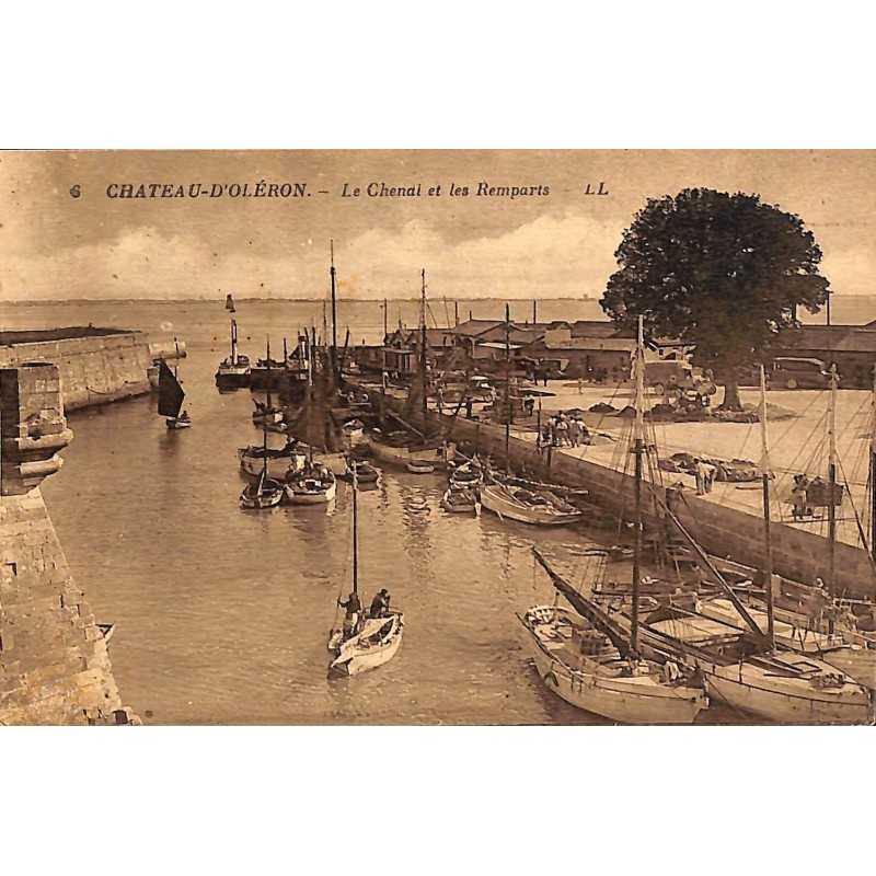 ABAO 17 - Charente-Maritime [17] Château d'Oléron - Le Chenal et les Remparts.