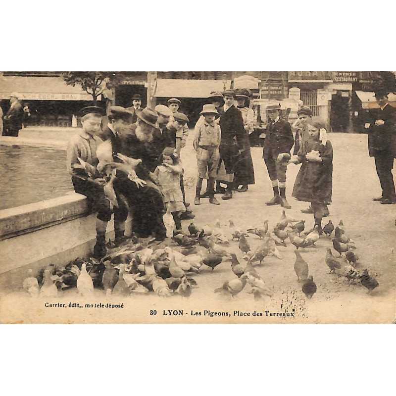 ABAO 69 - Rhône [69] Lyon - Les Pigeons, Place des Terreaux.