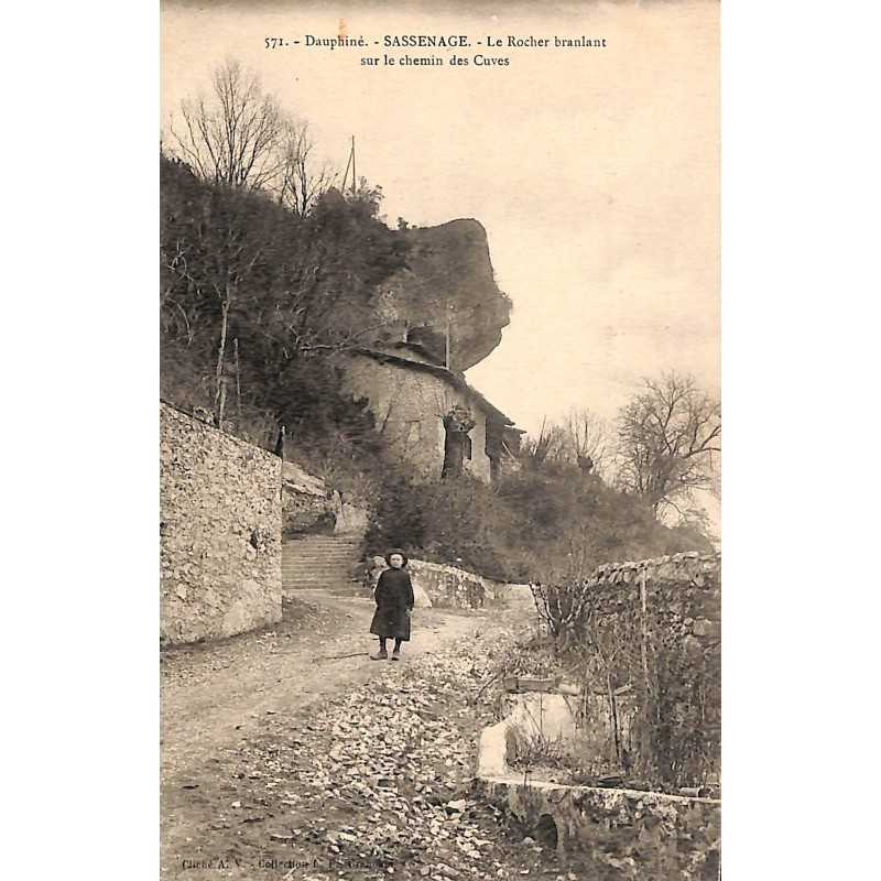 ABAO 38 - Isère [38] Sassenage - Le Rocher branlant sur le chemin des Cuves.