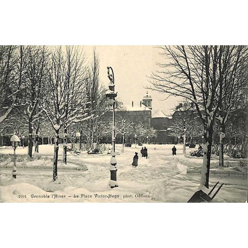 ABAO 38 - Isère [38] Grenoble - L'Hiver. La place Victor Hugo.