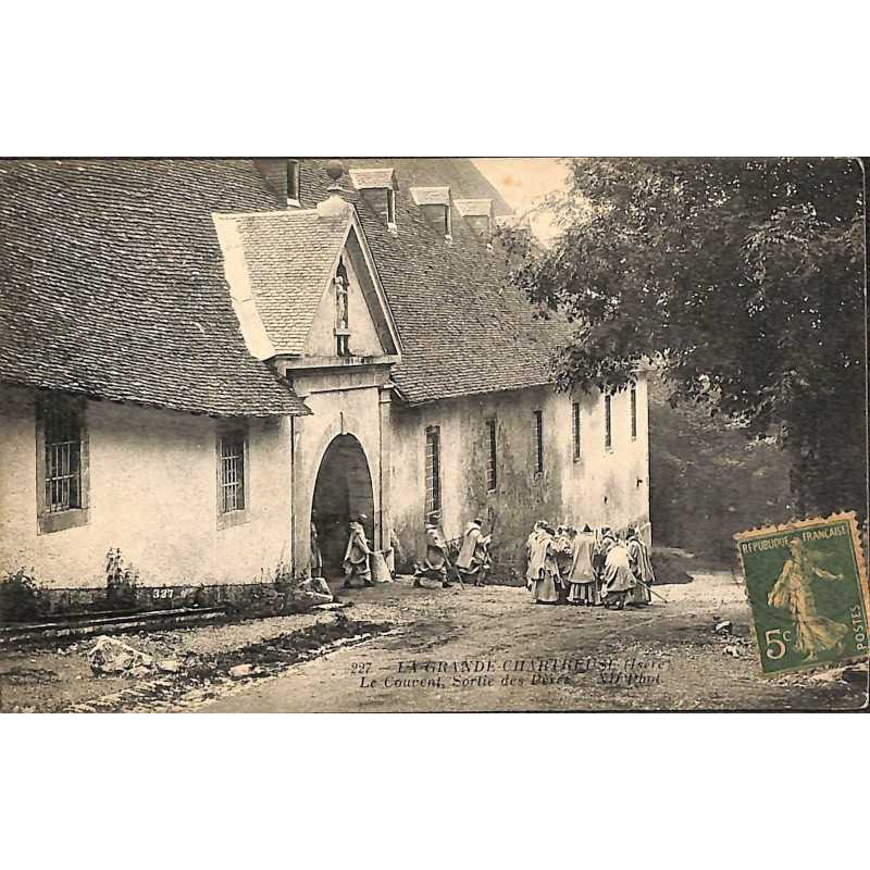 ABAO 38 - Isère [38] La Grande Chartreuse - Le Couvent. Sortie des Pères.