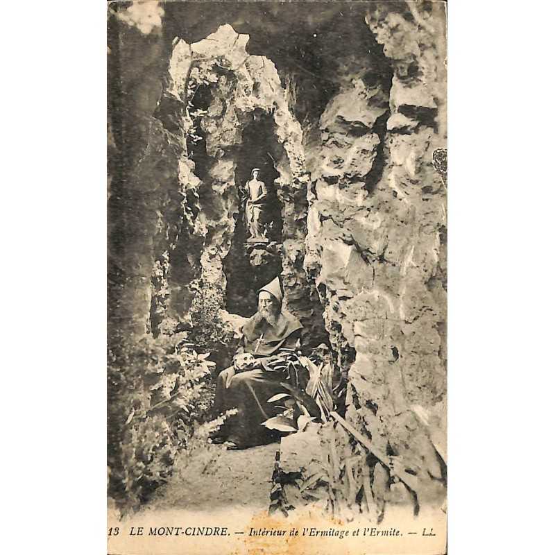 ABAO 69 - Rhône [69] Saint-Cyr-au-Mont-d'Or - Le Mont-Cindre. Intérieur de l'Ermitage et l'Ermite.