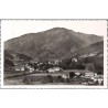 ABAO 64 - Pyrénées Atlantiques [64] Saint-Etienne-de-Baigorry - Vue générale, l'Eglise et le Château d'Echaux.