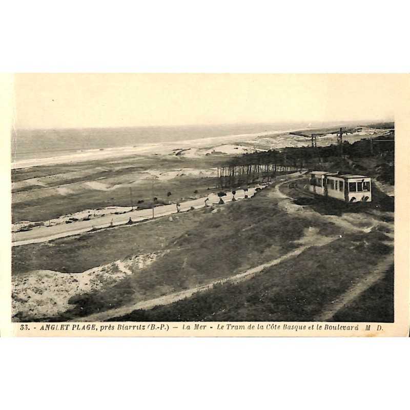 ABAO 64 - Pyrénées Atlantiques [64] Anglet-Plage - La Mer, le Tram de la Côte Basque et le Boulevard.