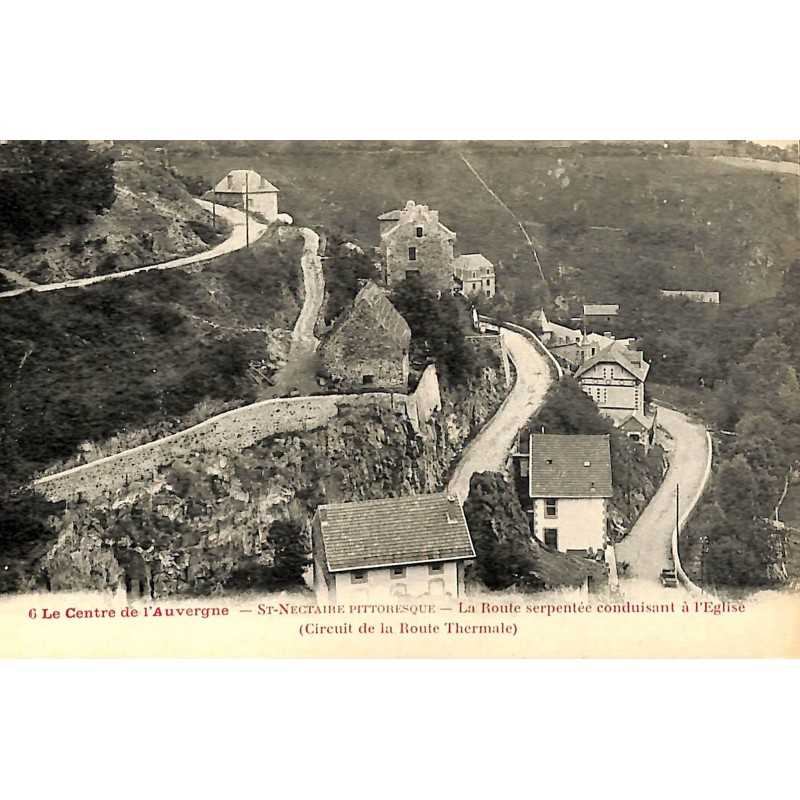ABAO 63 - Puy-de-Dôme [63] Saint-Nectaire - La Route serpentée conduisant à l'Eglise.