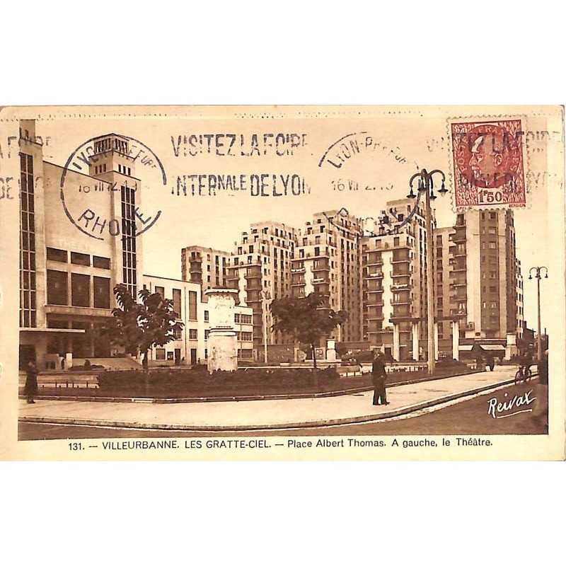 ABAO 69 - Rhône [69] Villeurbanne - Les Gratte-ciel. Place Albert Thomas. A gauche, le Théâtre.