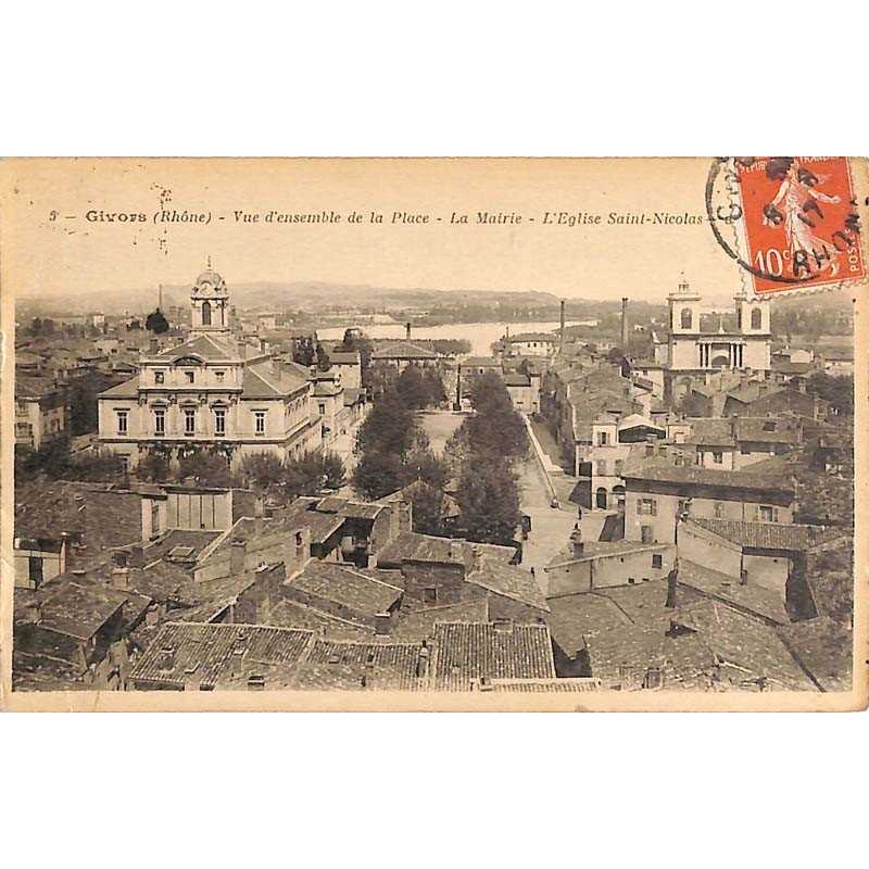 ABAO 69 - Rhône [69] Givors - Vue d'ensemble de la Place. La Mairie. L'Eglise Saint-Nicolas.