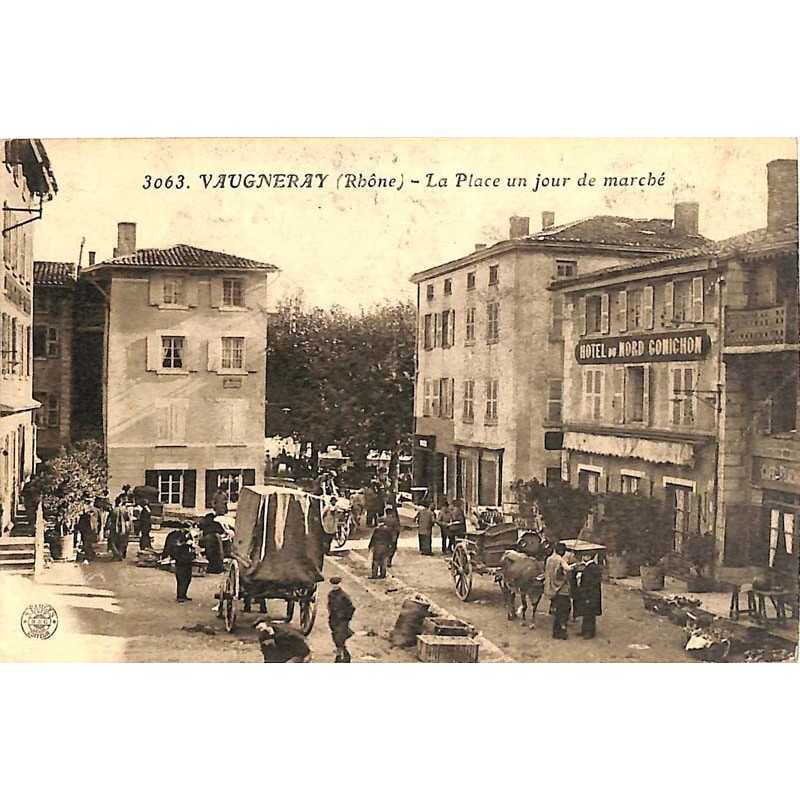 ABAO 69 - Rhône [69] Vaugneray - La Place un jour de marché.