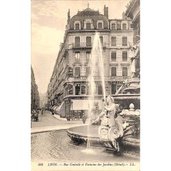 ABAO 69 - Rhône [69] Lyon - Rue Centrale et Fontaine des Jacobins.