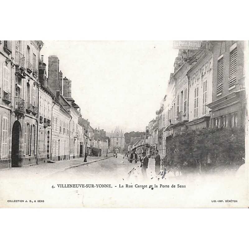 ABAO 89 - Yonne [89] Villeneuve-sur-Yonne - La Rue Carnot et la Porte de Sens.