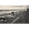 ABAO 14 - Calvados [14] Trouville-sur-Mer - La Digue et la Jetée-Promenade un jour de tempête.