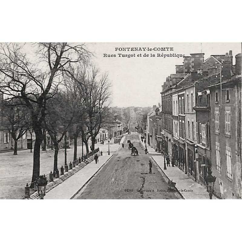 ABAO 85 - Vendée [85] Fontenay-le-Comte - Rues Turgot et de la République.