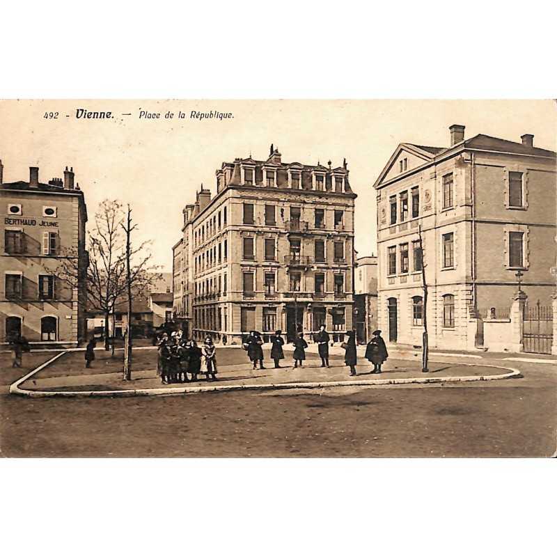 ABAO 38 - Isère [38] Vienne - Place de la République.