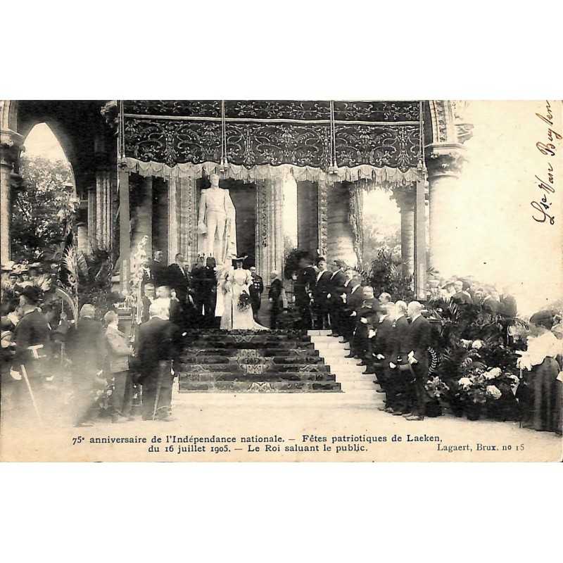 ABAO Bruxelles Bruxelles - Laeken. Fêtes patriotiques. Le Roi saluant le public.
