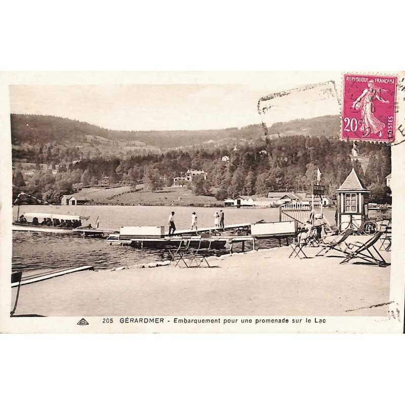 ABAO 88 - Vosges [88] Gerardmer - Embarquement pour une promenade sur le Lac.