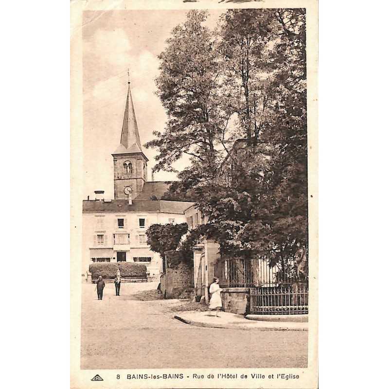 ABAO 88 - Vosges [88] Bains-les-Bains - Rue de l'Hôtel de Ville et l'Eglise.