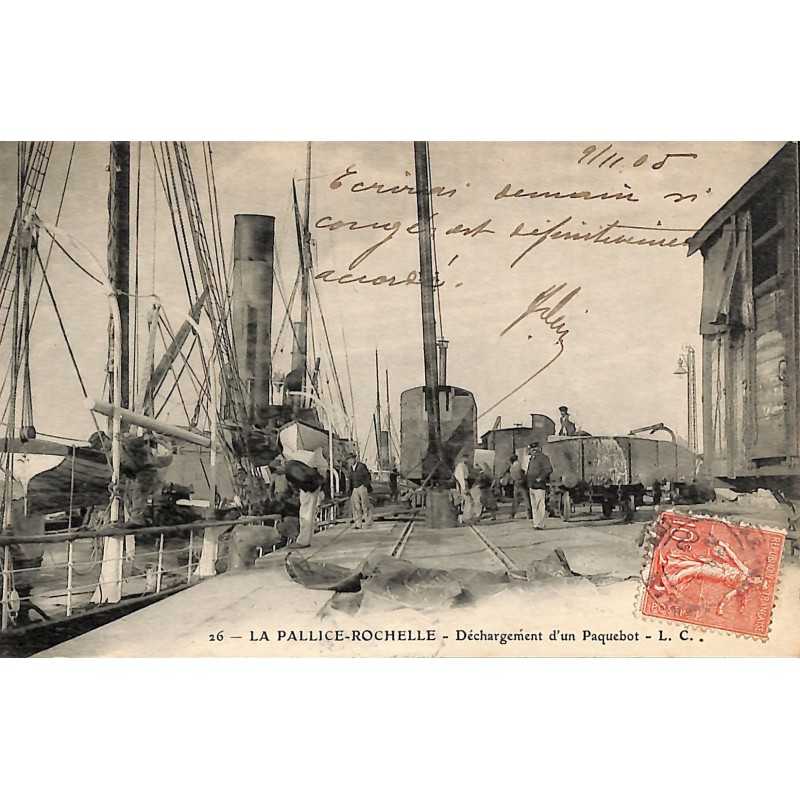 ABAO 17 - Charente-Maritime [17] La Rochelle - La Pallice-Rochelle. Déchargement d'un Paquebot.