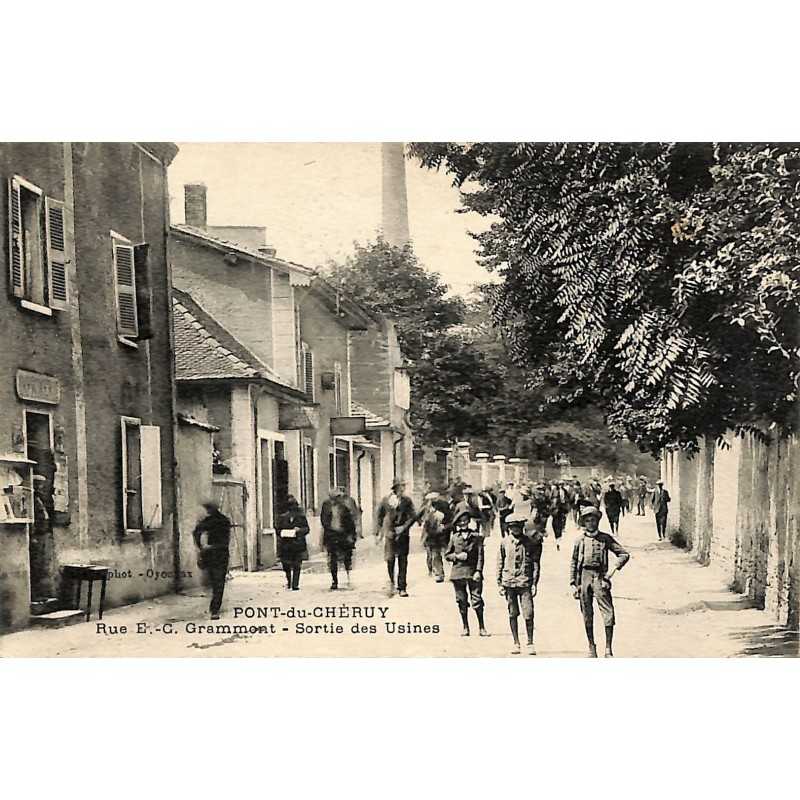 ABAO 38 - Isère [38] Pont-de-Chéruy - Rue E.-G. Grammont - Sortie des Usines.
