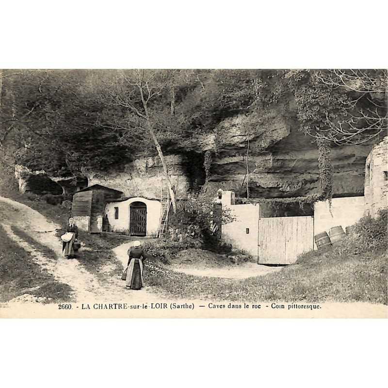 ABAO 72 - Sarthe [72] La Chartre-sur-Loir - Caves dans la rue.