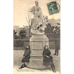ABAO 75 - Paris [75] Paris - Montmartre. La Montmartroise. Erigée dans le Square Carpeaux.
