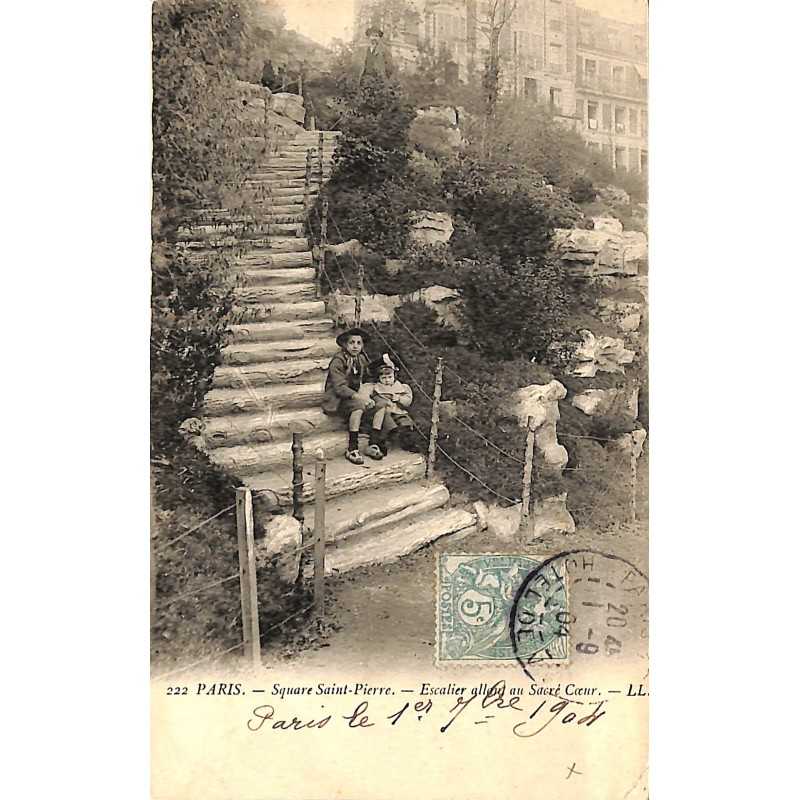 ABAO 75 - Paris [75] Paris - Montmartre. Square Saint-Pierre. Escalier allant au Sacré-Coeur.