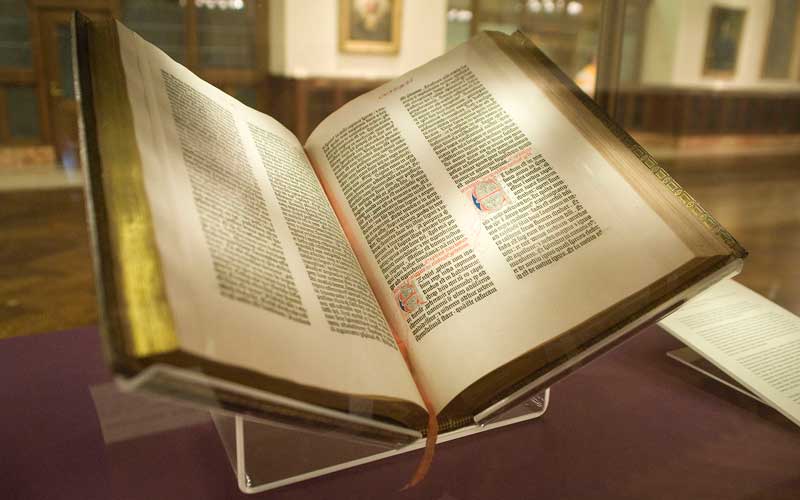 ABAO-Gutenberg_Bible,_Lenox_Copy,_New_York_Public_Library,_2009.jpg
