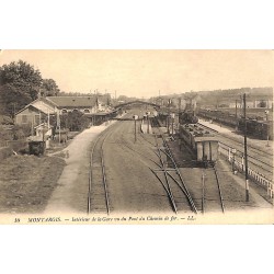 ABAO 45 - Loiret [45] Montargis - Intérieur de la Gare vu du Pont du Chemin de Fer.