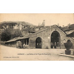 ABAO 38 - Isère [38] Crémieu - Les Halles et les Tours St-Hippolythe.