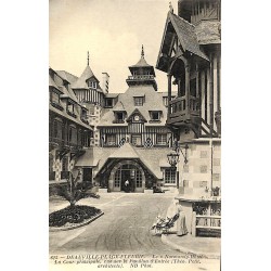 ABAO 14 - Calvados [14] Deauville -Le "Normandy-Hôtel". La Cour principale, vue sur le Pavillon d'Entrée.