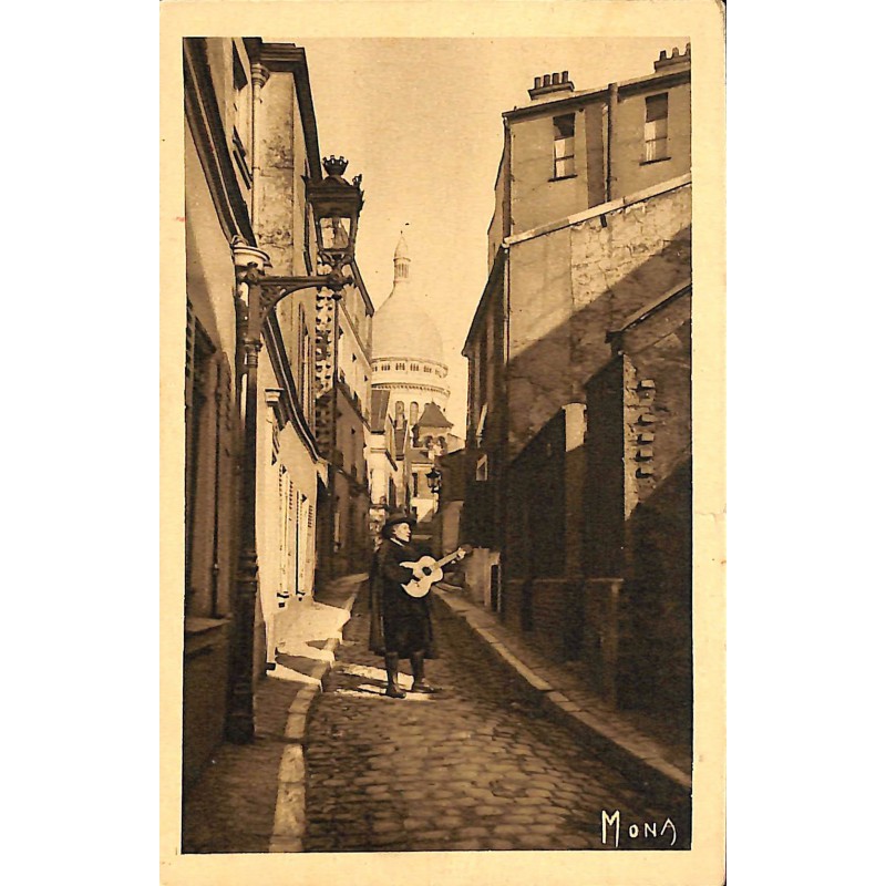 ABAO 75 - Paris [75] Paris 18 - Montmartre. La Rue Saint-Rustique, au fond le Sacré-Coeur. (Mona)