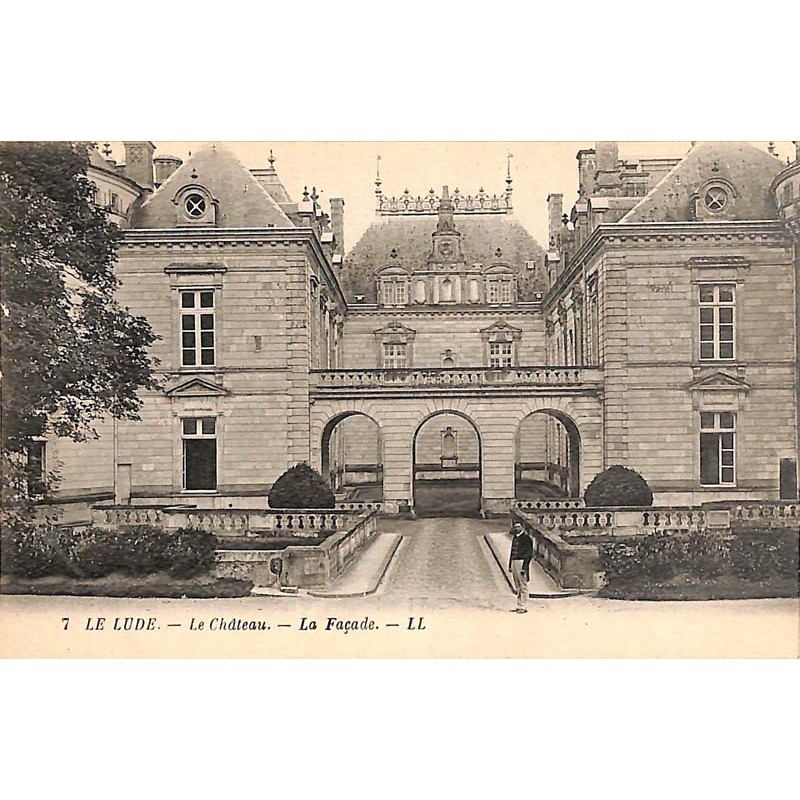 ABAO 72 - Sarthe [72] Le Lude - Le Château. La Façade.