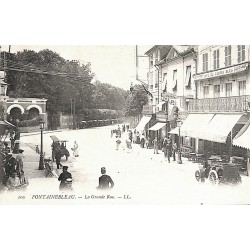 ABAO 77 - Seine-et-Marne [77] Fontainebleau - La Grande Rue.