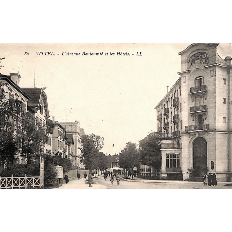 ABAO 88 - Vosges [88] Vittel - L'Avenue Bouloumié et les Hôtels.