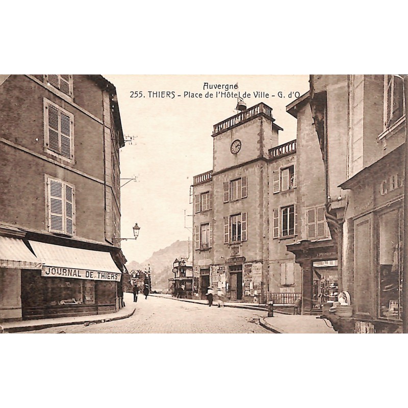 ABAO 63 - Puy-de-Dôme [63] Thiers - Place de l'Hôtel de Ville.