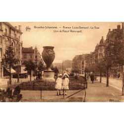 ABAO Bruxelles Schaerbeek - Avenue Louis-Bertrand. Le Vase (don de Raoul Warocqué)