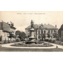 ABAO 88 - Vosges [88] Epinal - Place de la Bourse. Statue de Jeanne d'Arc.