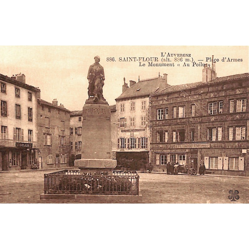 ABAO 15 - Cantal [15] Saint-Flour - Place d'Armes. Le Monument "Au Poilu".