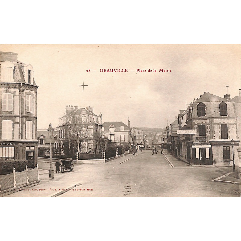 ABAO 14 - Calvados [14] Deauville - Place de la Mairie.