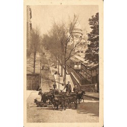 ABAO 75 - Paris [75] Paris - Montmartre. Le Chevrier de Montmartre, près du Funiculaire et la Basilique du Sacré-Coeur.